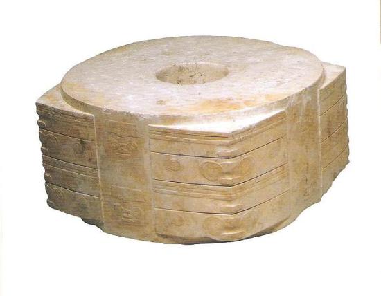 良渚王陵出土的“玉琮王”，重达6.5公斤