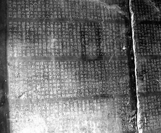 《开成石经》石碑间的对应排列或有难度。 “西安发布”图