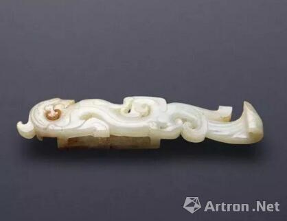 西汉或以后 白玉雕螭纹璏 长11.5cm 成交价： 687，500 HKD