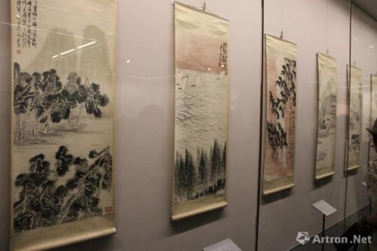 重庆中国三峡博物馆收藏的齐白石十二条屏来到北京画院展出