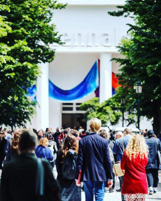 2017年威尼斯双年展入口，Photo by La Biennale di Venezia， via Instagram。