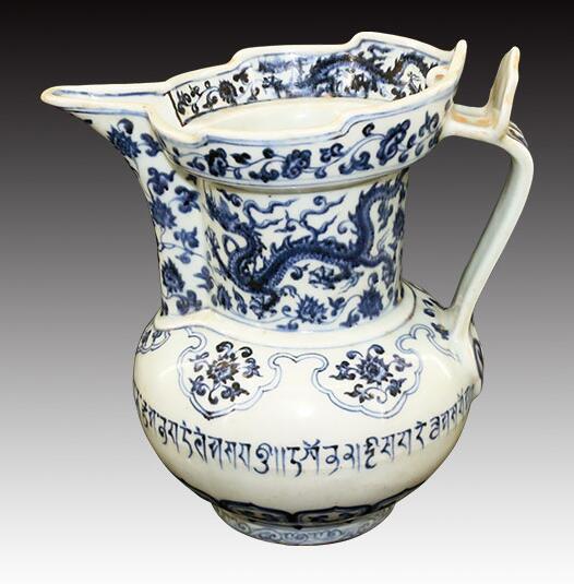 明青花龙纹僧帽壶大赏