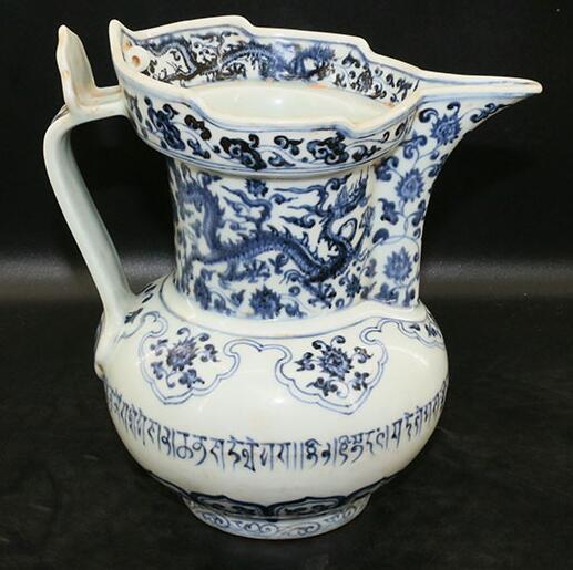 明青花龙纹僧帽壶大赏