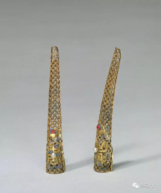 银鎏金累丝嵌珠石指甲套 清，故宫博物院藏品