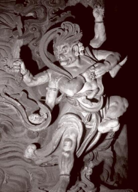 福胜寺内的明王塑像