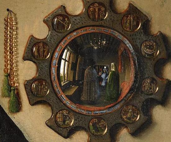 荷兰画家扬·范·艾克画于1434年就能镜子里的人物和走廊刻画出来了