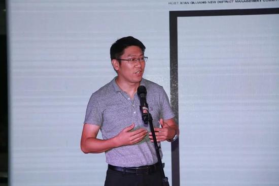 “36”个展场空间代表雕刻时光中西区总经理王卫国发言