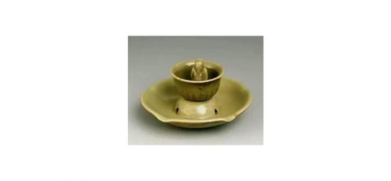 龙泉窑公道杯，南宋，烟台市博物馆藏