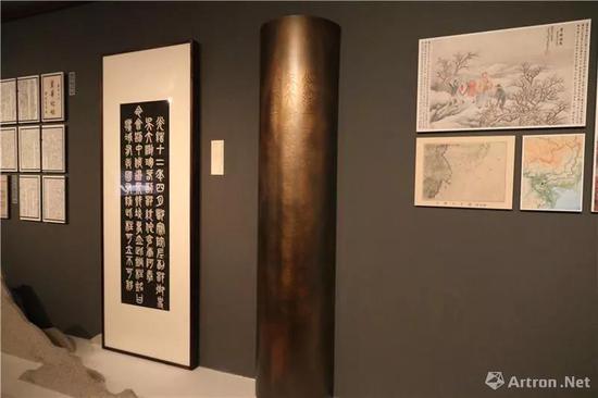 复制的铜柱，2017年苏州博物馆“梅景传家——清代苏州的吴氏收藏”展