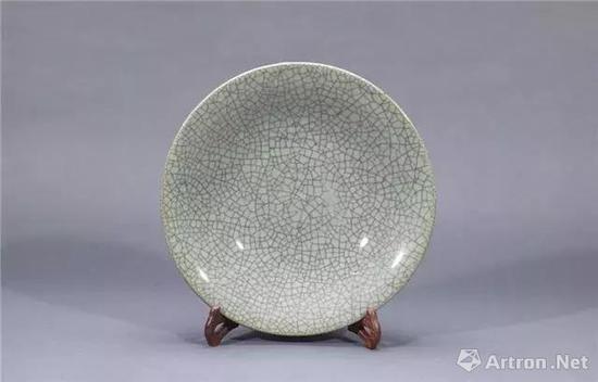 宋，哥窑盘（碗），吴大澂旧藏，苏州博物馆藏