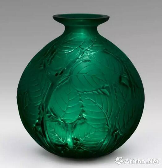 法国拉利克翠绿色叶纹瓶（20世纪初）