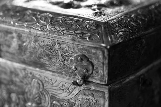 唐·鎏金如来说法盝顶银宝函（局部特写），法门寺博物馆藏