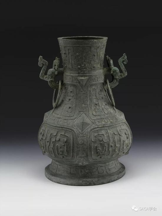 ▲  龙纹壶，17.85kg，上海博物馆藏