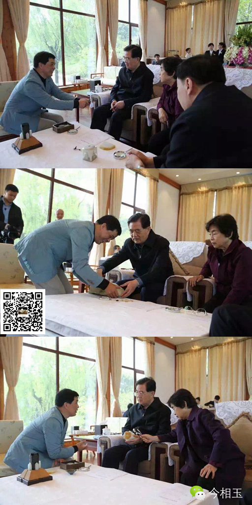 胡锦涛和夫人刘永清听取玉雕大师蒋喜讲解和田玉