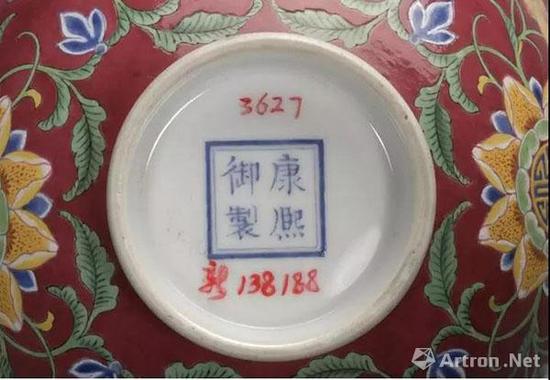 北京故宫藏清康熙胭脂红地珐琅彩开光花卉纹碗的题款