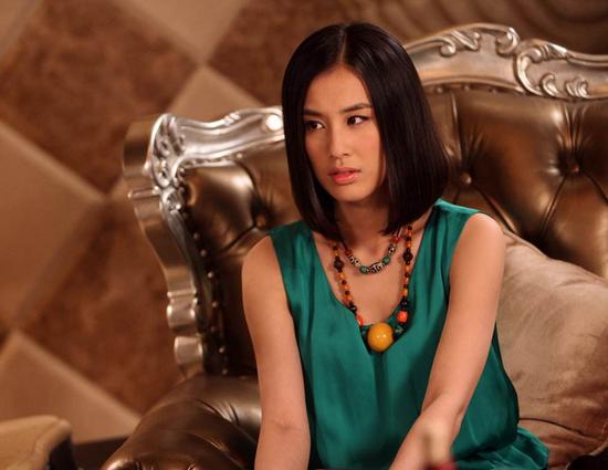 除了对天珠的喜爱，黄圣依的蜜蜡也都是重量级的！