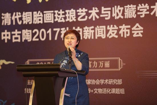 中国收藏家协会学术研究部副主任、中古陶品牌创始人、中古陶艺术品机构董事长张崇檀发言