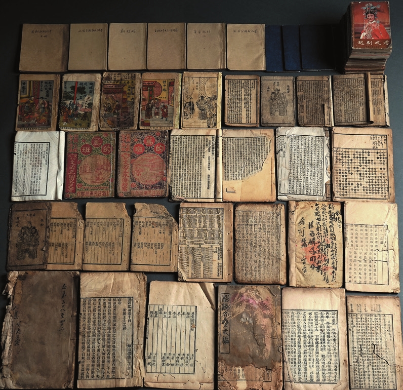 民国至解放初出版有关戏曲类文献及木刻石印线装书一组数十册