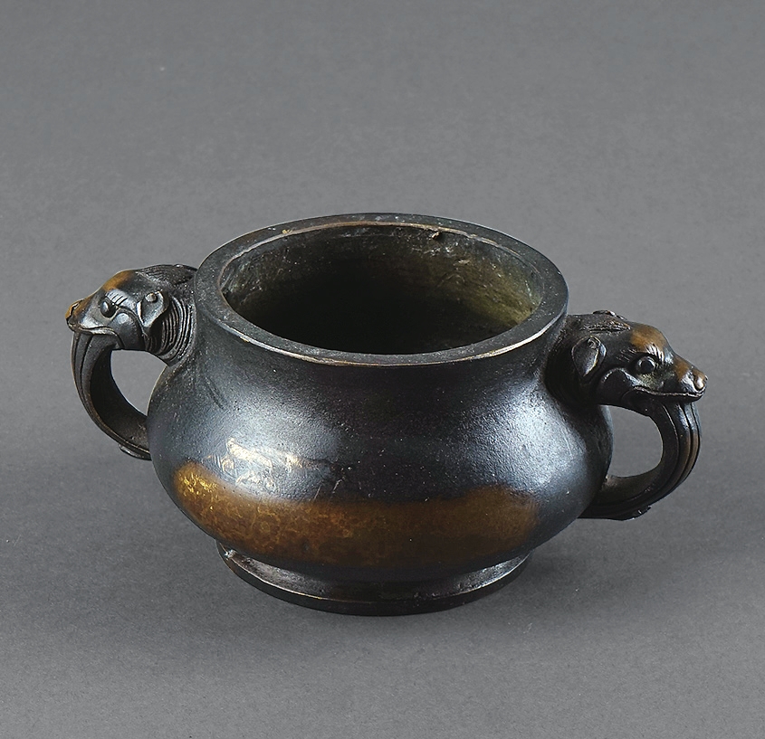 铜质羊耳香炉一件