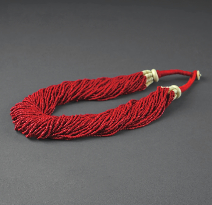 红珊瑚项链一件