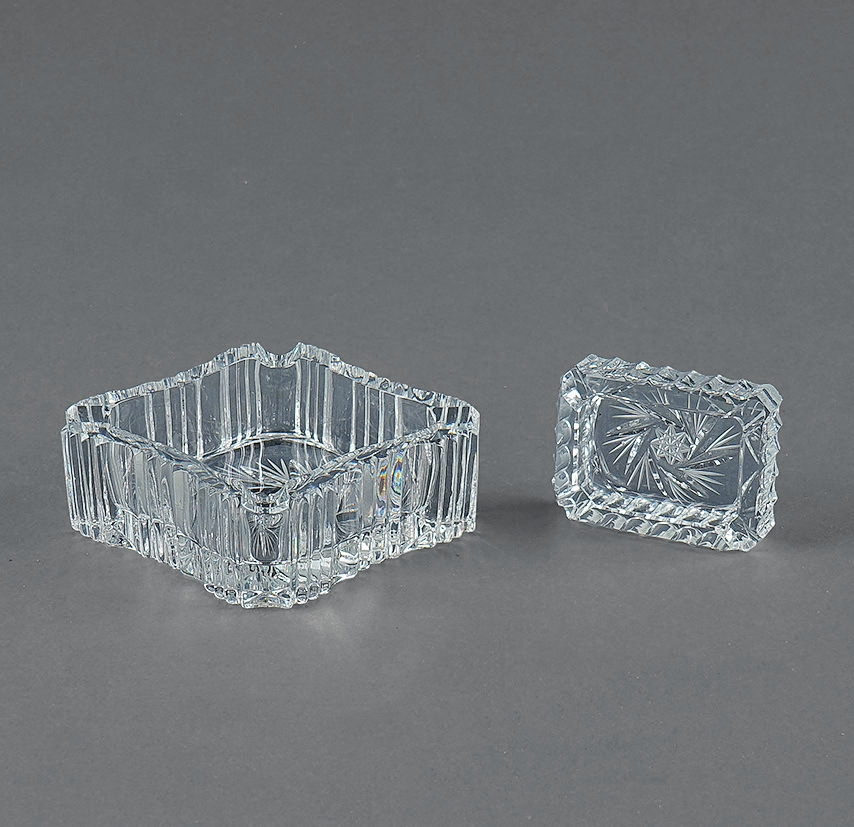 捷克车料烟缸一组2件