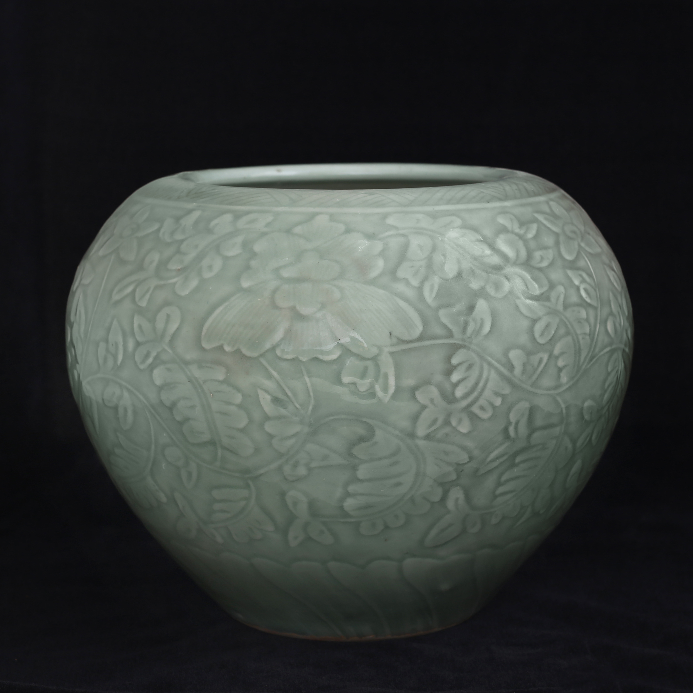 [447]龙泉缠枝花卉缸