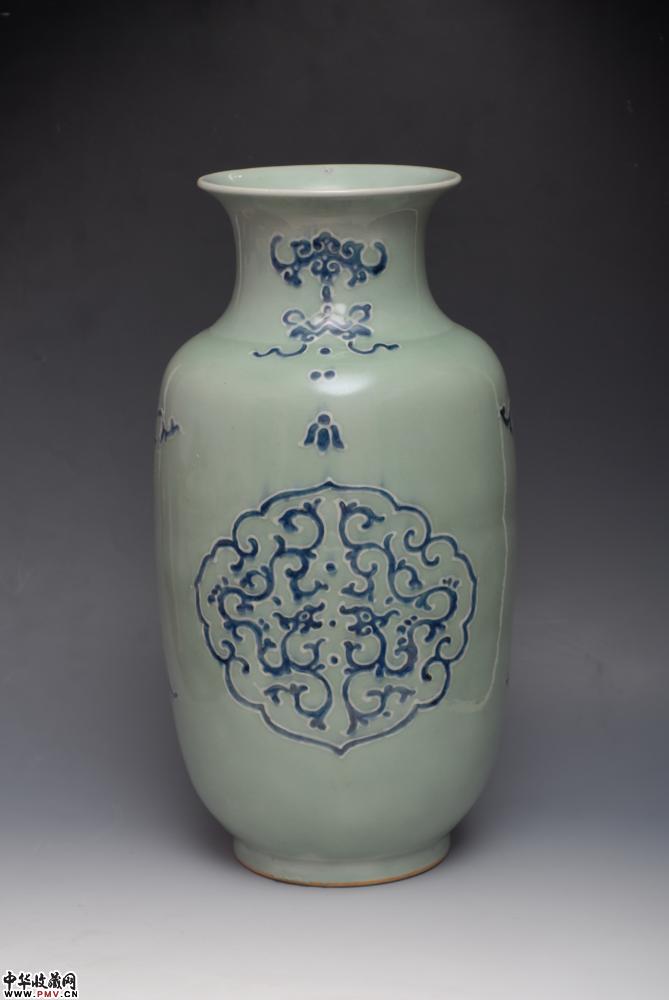 清乾隆青花梵文尊