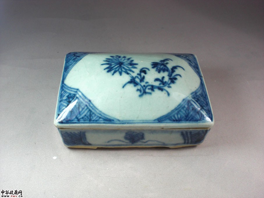 清嘉道青花花卉印盒 清嘉道青花花卉印盒