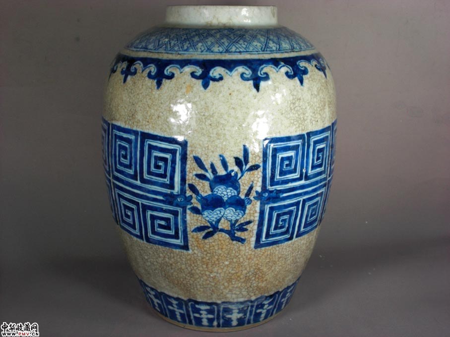 咸丰哥釉地青花三多兽面回纹太白尊