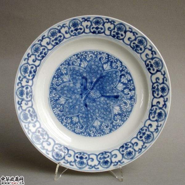 康熙花草款青花团花纹盘 康熙花草款青花团花纹盘