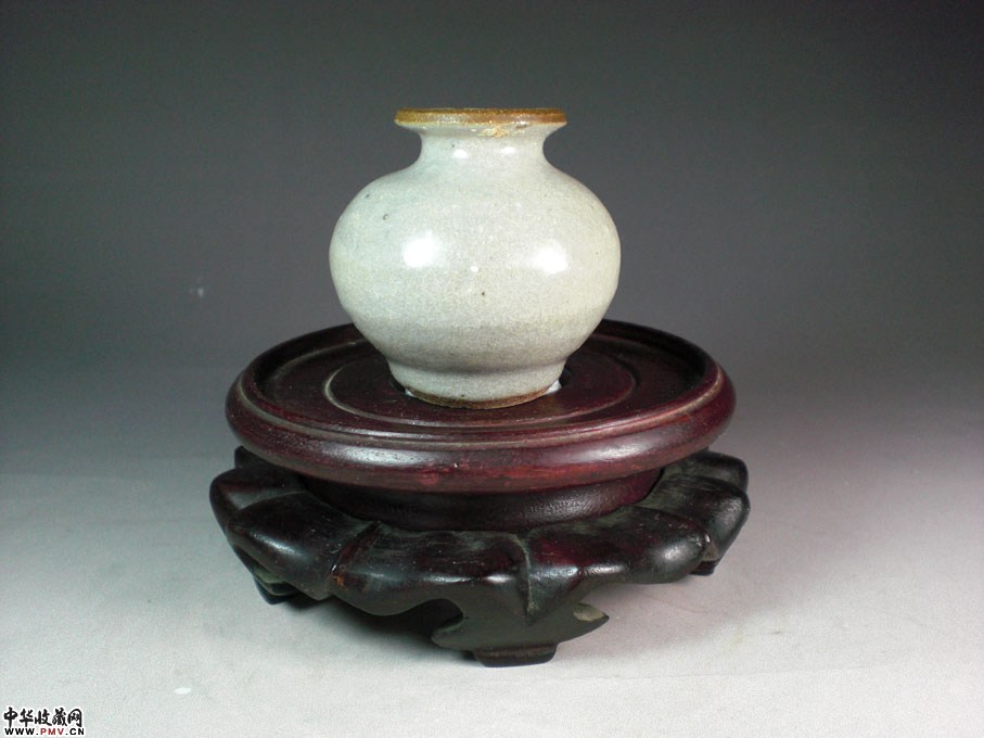 清乾隆哥釉石榴尊