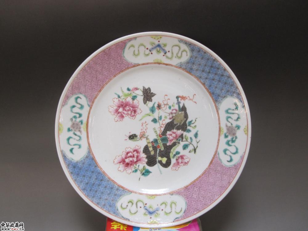 清雍正款粉彩锦地开光暗八仙纹盘《已售》 清雍正款粉彩锦地开光暗八仙纹盘《已售》