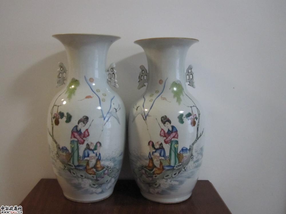 民国粉彩人物纹赏瓶一对 民国粉彩人物纹赏瓶一对