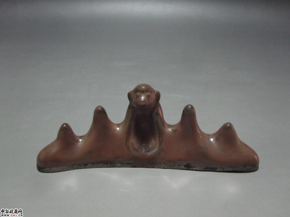 清代酱釉笔架《已售》 清代酱釉笔架《已售》