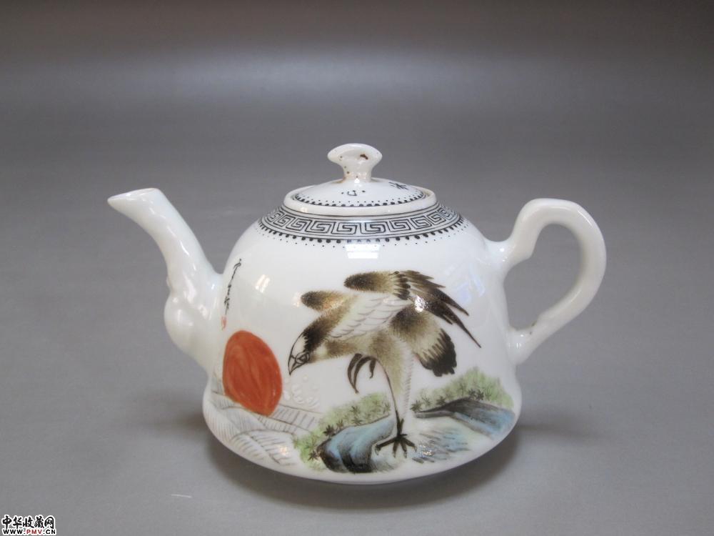 民国至解放初粉彩茶壶《已售》 民国至解放初粉彩茶壶《已售》