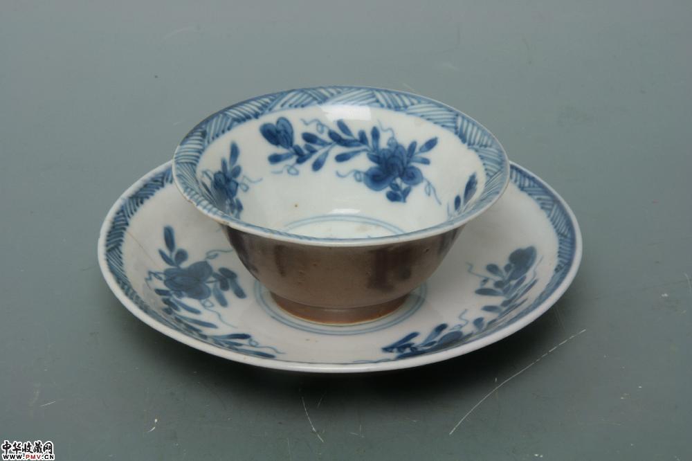 清康熙景德镇窑外酱釉内青花花卉纹杯碟（一套）