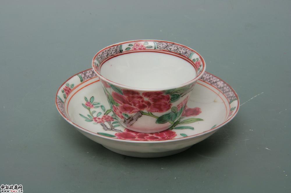 清雍正景德镇窑粉彩牡丹纹杯碟（一套）