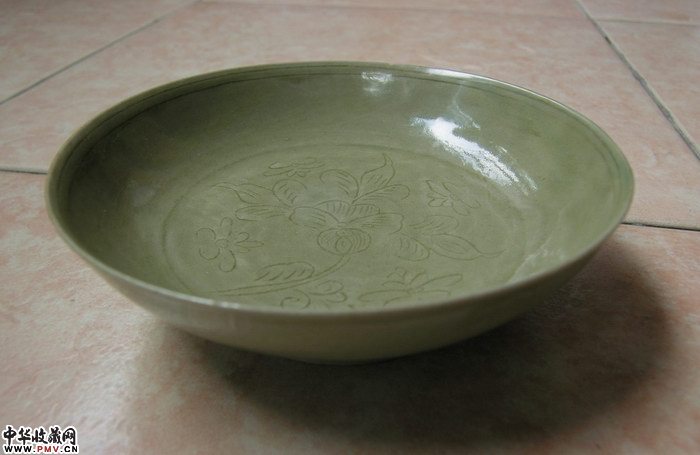 五代晚期至北宋早期越窑“秘色瓷”划花卉纹冼。私人藏,非卖品。 五代晚期至北宋早期越窑“秘色瓷”划花卉纹冼。私人藏,非卖品。