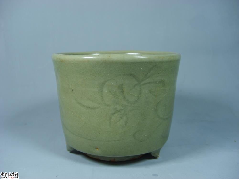 元龙泉 刻花青釉香炉