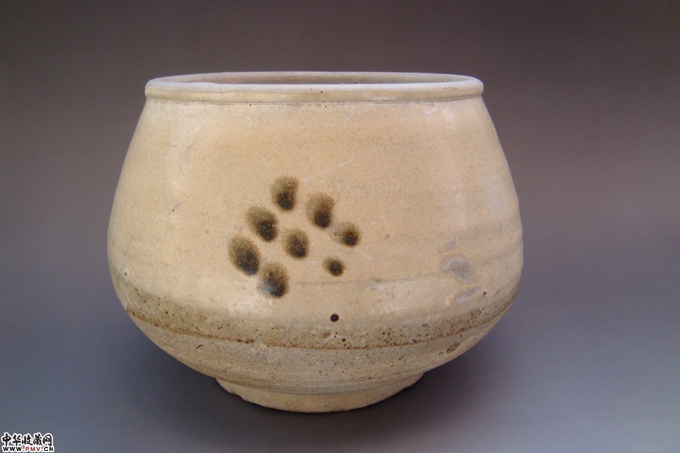 北宋点梅花彩鸡心钵 北宋点梅花彩鸡心钵