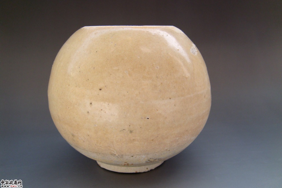 北宋青瓷鸡心罐 北宋青瓷鸡心罐