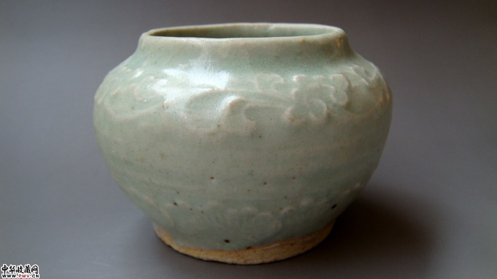 元卵白釉缠枝花卉纹盂 元卵白釉缠枝花卉纹盂