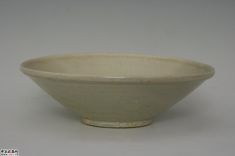 五代景德镇窑青白釉唇口碗