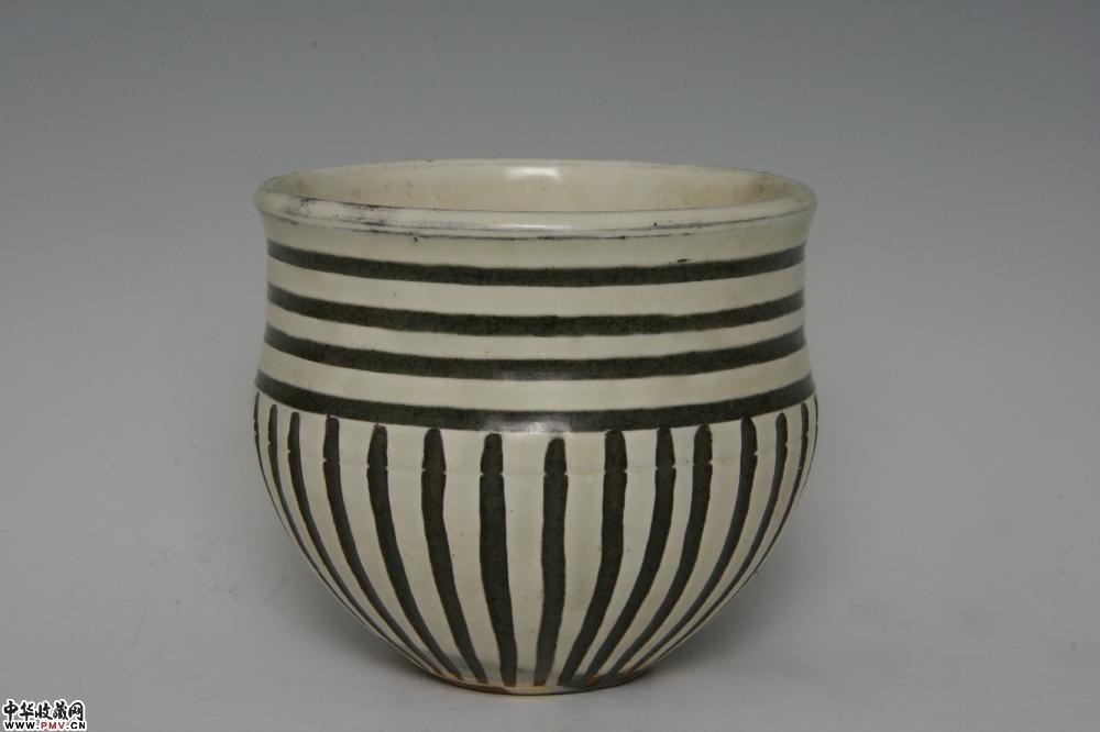 金扒村窑白底黑花柳条罐