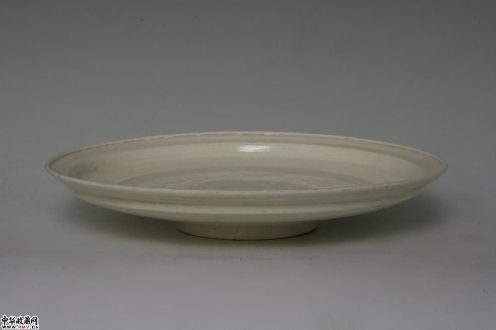 金介休窑白釉印螭龙纹盘