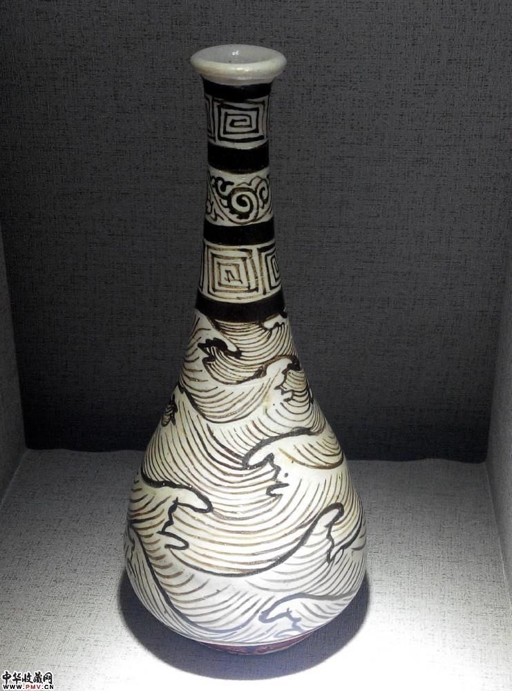 南宋吉州窑黑彩海水纹胆瓶