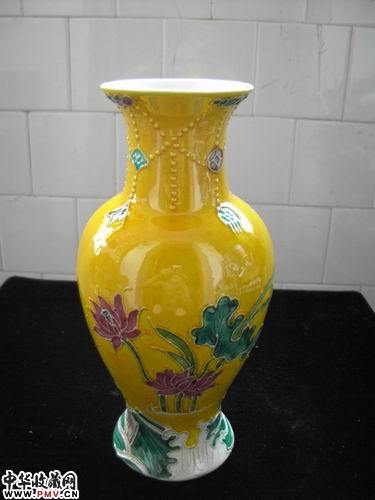 清 雍正黄地珐琅彩花卉赏瓶
