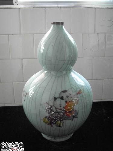 蓝釉开片童趣葫芦瓶