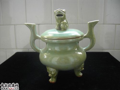 南宋 龙泉窑三足盖炉