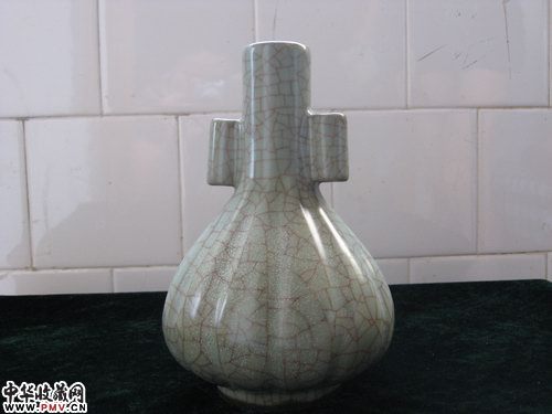 北宋 官窑瓜楞双耳瓶